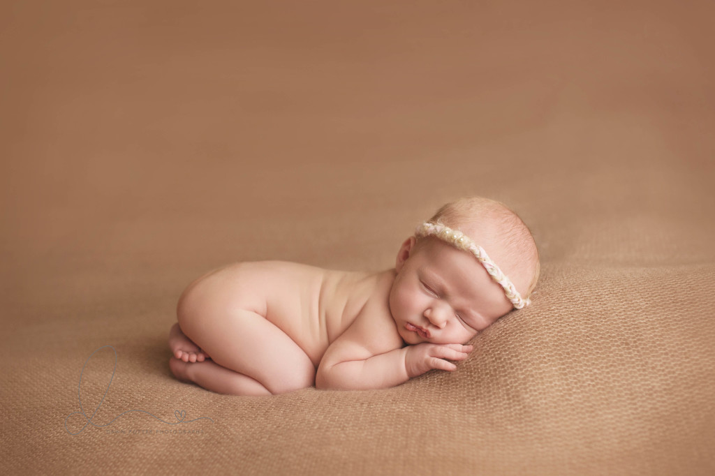 Seattle newborn photographer | newborn baby girl