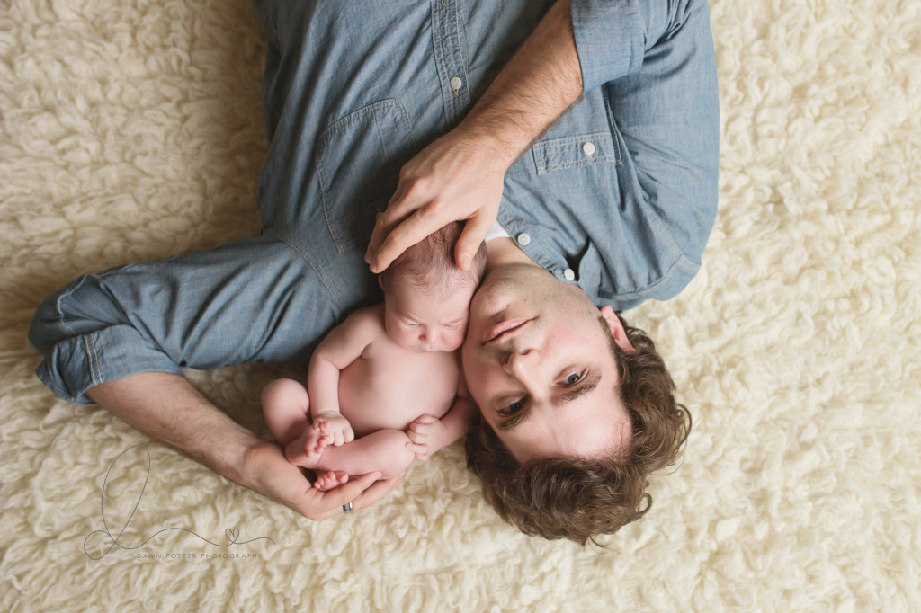 Seattle newborn photographer | Daddy and baby girl