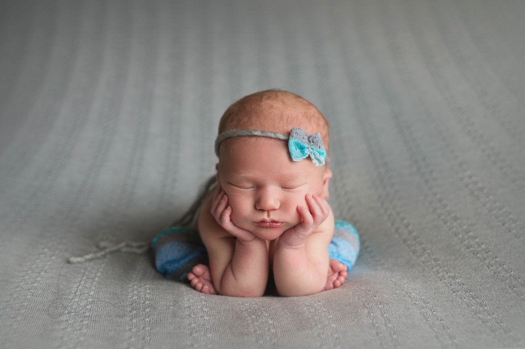 frog pose | Seattle newborn photographer