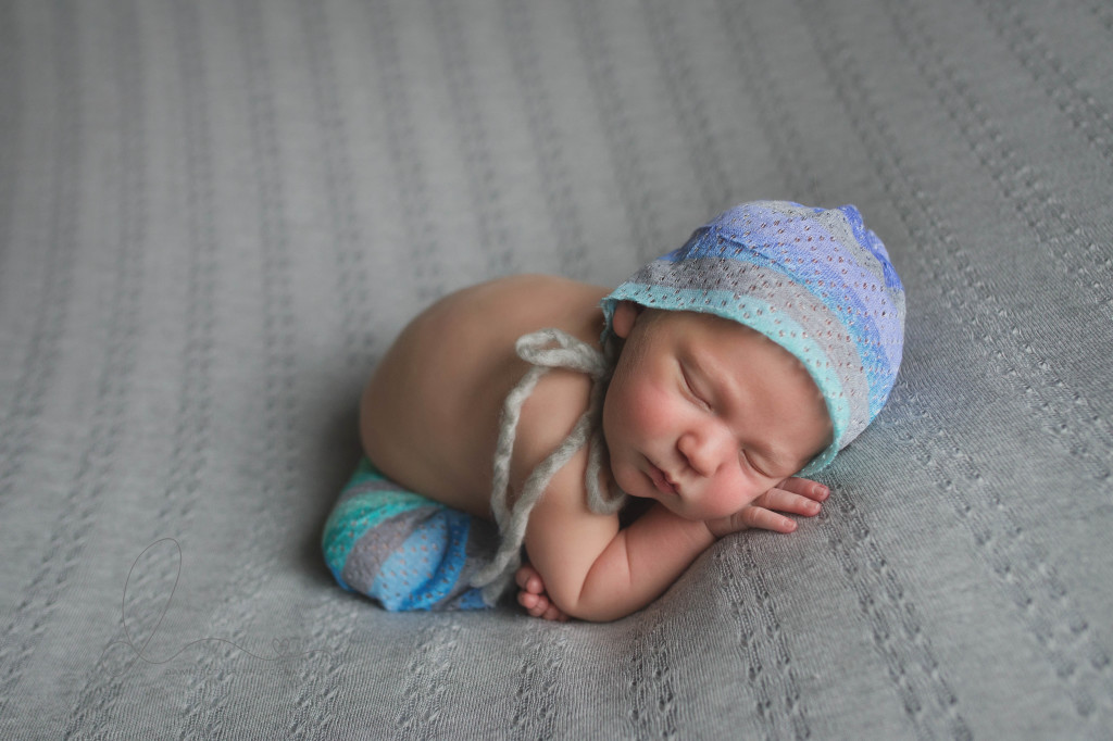 taco pose | Seattle newborn photographer