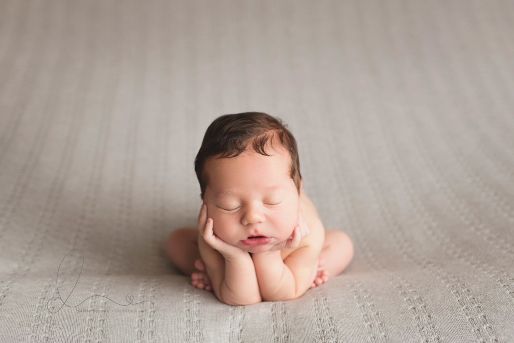 baby boy froggy pose