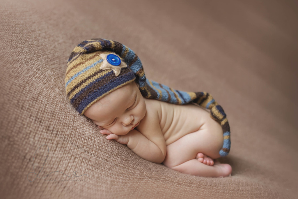 newborn baby boy | tushy Pose | issaquah baby photographer