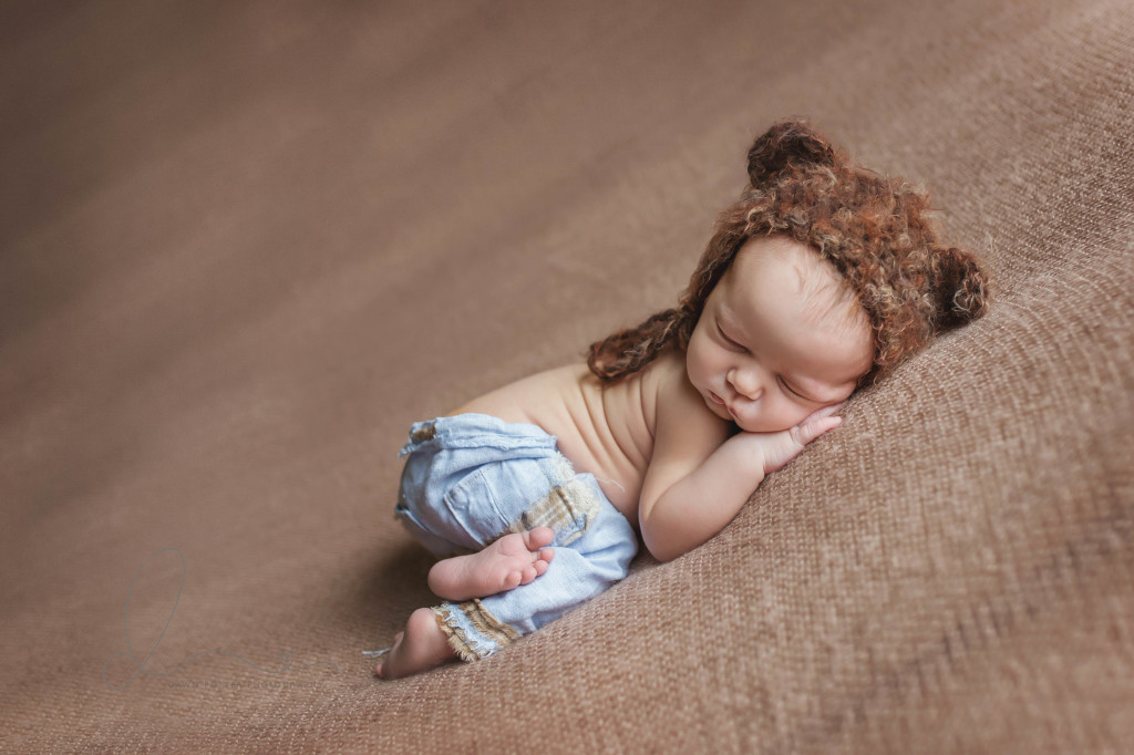 newborn baby boy | tushy pose | issaquah baby photographer