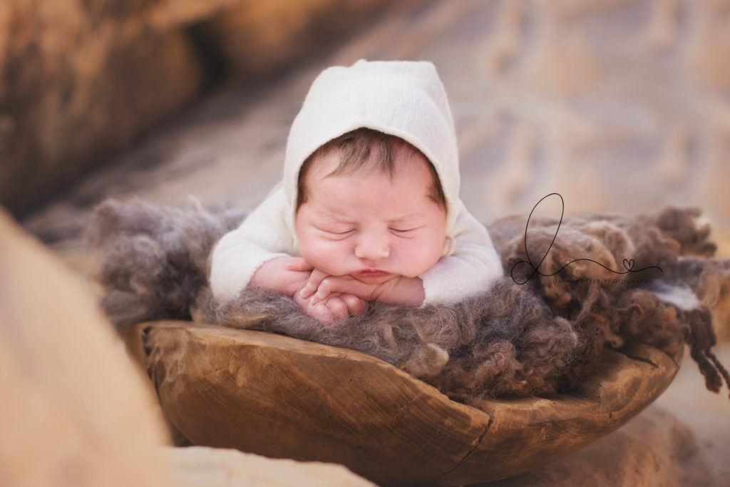 Las Vegas outdoor newborn session | traveling newborn photographer
