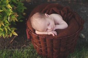 wide awake| outdoor newborn | maple valley newborn photographer
