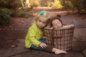 outdoor newborn mini session | Seattle newborn photographer