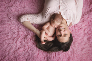 Seattle newborn photographer | Mommy and baby girl