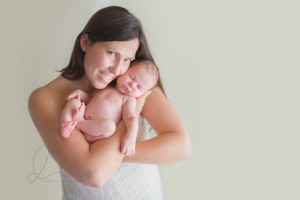Seattle newborn photographer | Mommy and baby