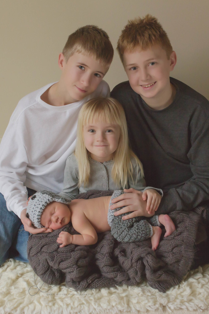 family of four | Sleepy Baby Boy | Maple Valley Newborn Photographer | Seattle Newborn Photographer-1