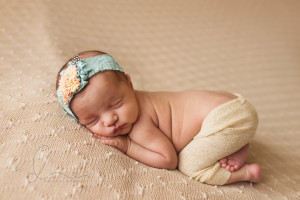 tushy pose | Issaquah-Hobart Newborn Baby Photographer | Maple Valley Newborn Photographer | Seattle Newborn Photographer-Seattle newborn photographer