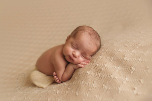 taco pose | Issaquah-Hobart Newborn Baby Photographer | Maple Valley Newborn Photographer | Seattle Newborn Photographer-Seattle newborn photographer