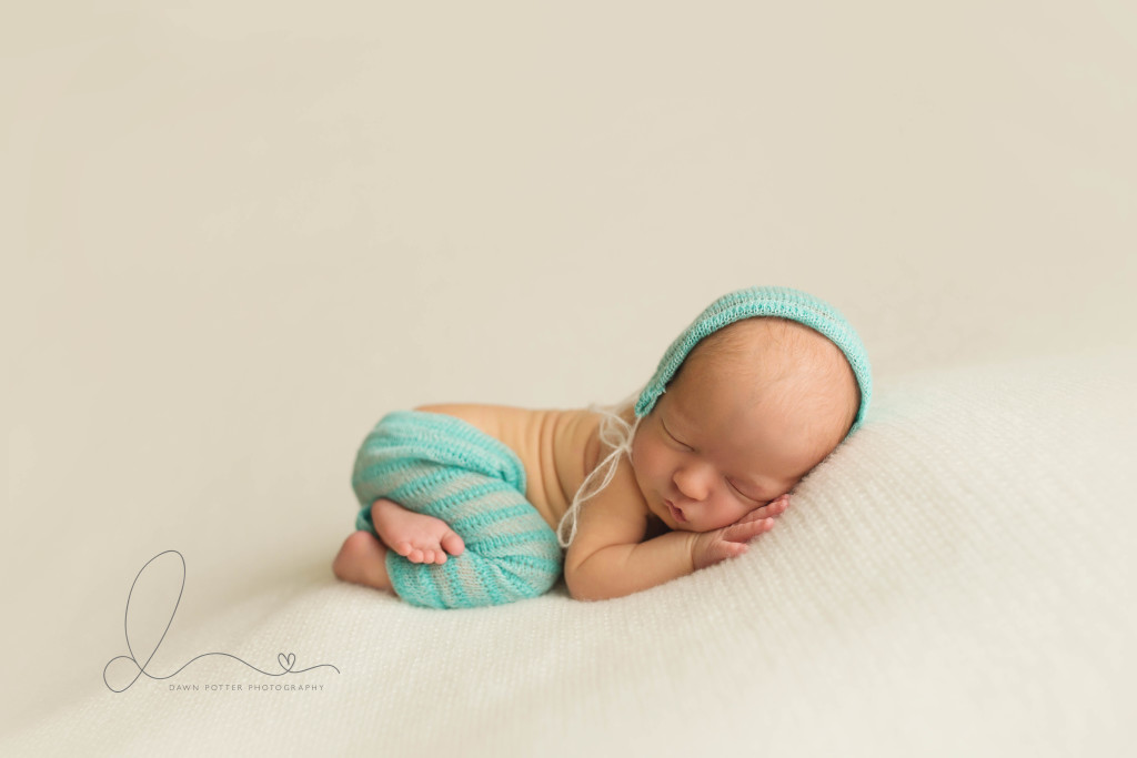 Tushy pose | Issaquah-Hobart newborn baby photographer | Seattle newborn baby photographer