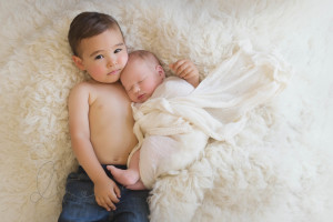 baby with brother | 10 lb baby boy | Seattle Bellevue newborn baby photographer