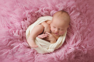 curly baby | sleepy baby girl | issaquah belleuve newborn baby photography