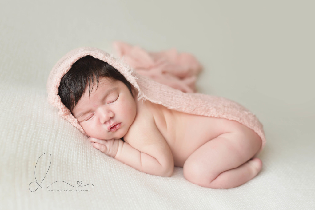 simple pose |  Bellevue-Issaquah newborn baby photographer