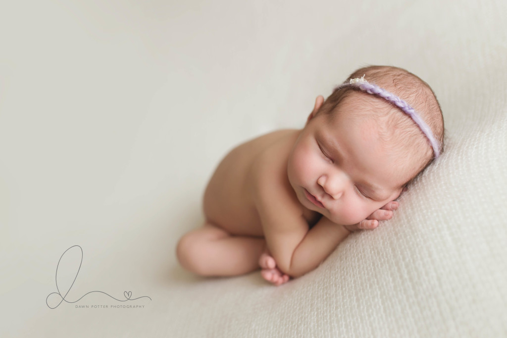 outdoor family newborn session | taco pose