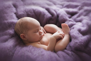 outdoor family newborn session | curly baby