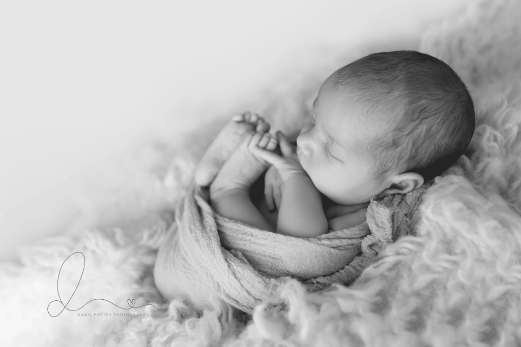 outdoor family newborn session | curly baby