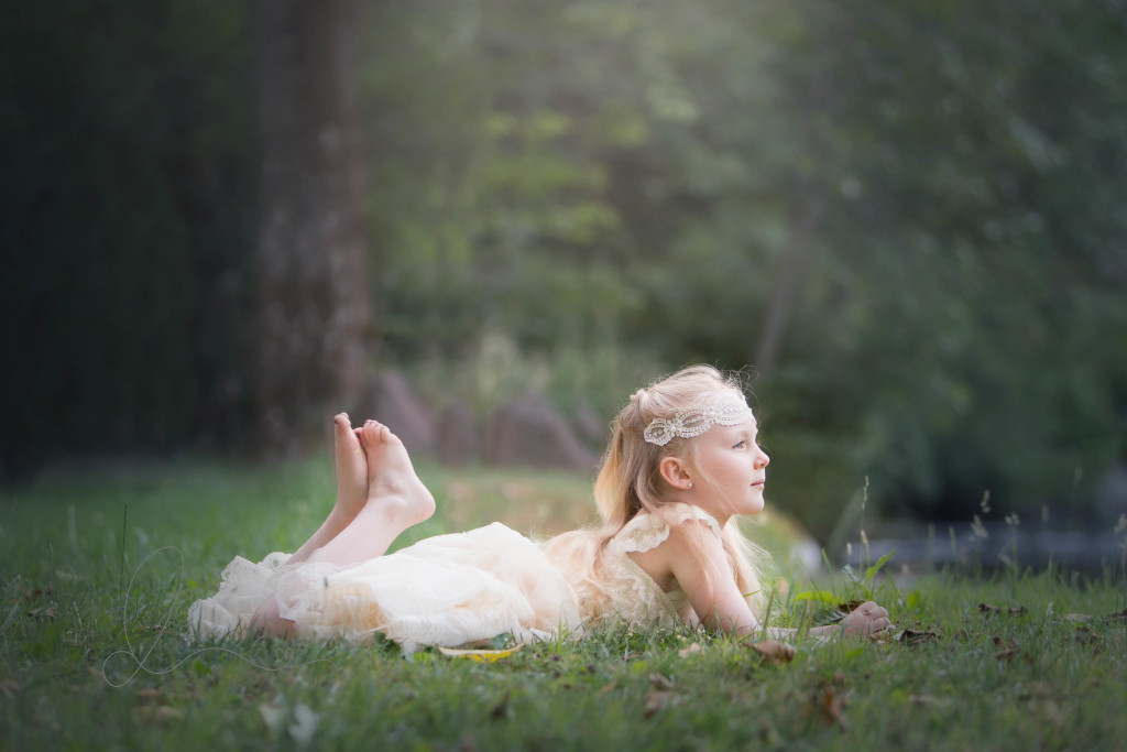 child in grass | Maple Valley children's photographer