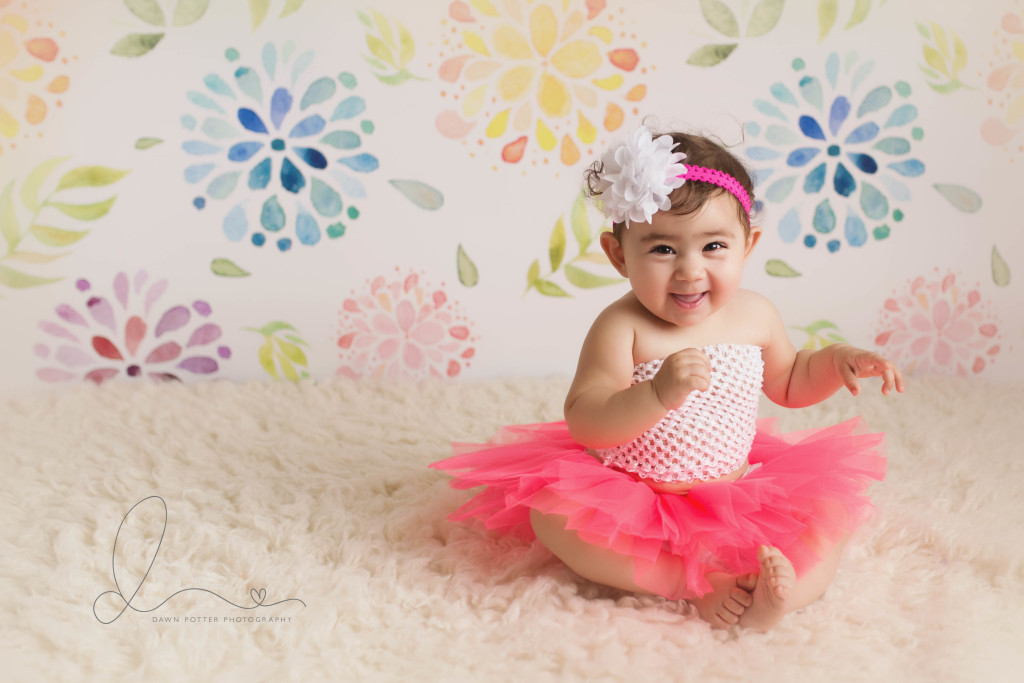 baby girl sitting up | Seattle newborn-baby photographer