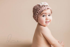 baby girl sitting up | Seattle newborn-baby photographer
