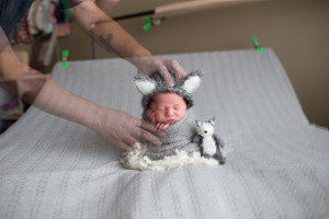 how to do the potato sack pose | behind the scenes | newborn safety | seattle bellevue newborn baby photographer