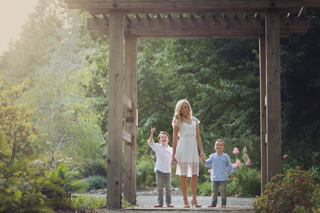 mom and me outdoor session | mom with two boys | maple valley issaquah child photographer