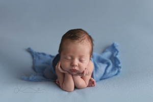 star wars theme baby boy | issaquah newborn photographer froggy pose