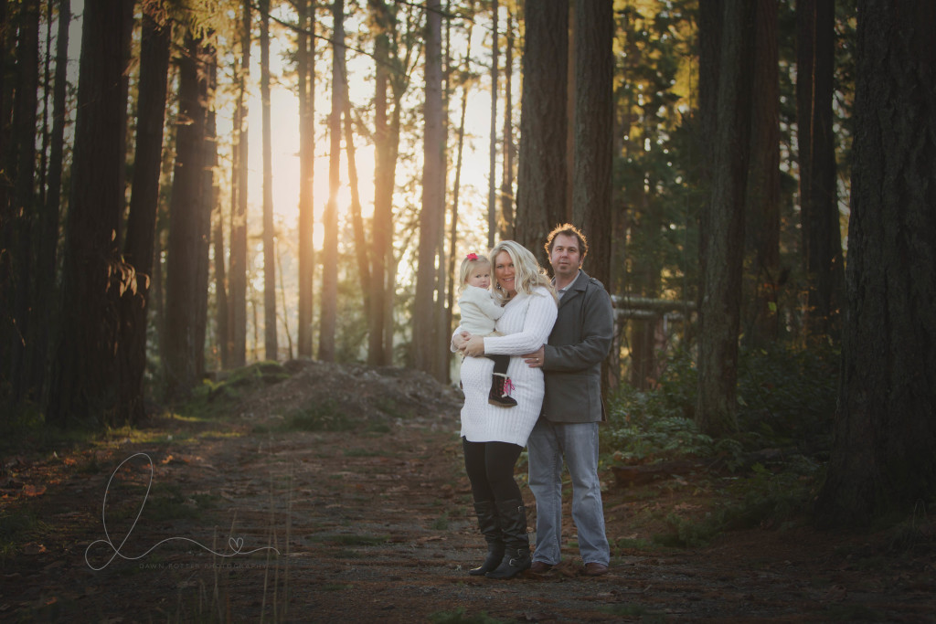 outdoor maternity session | family of 3 | Issaquah baby photographer