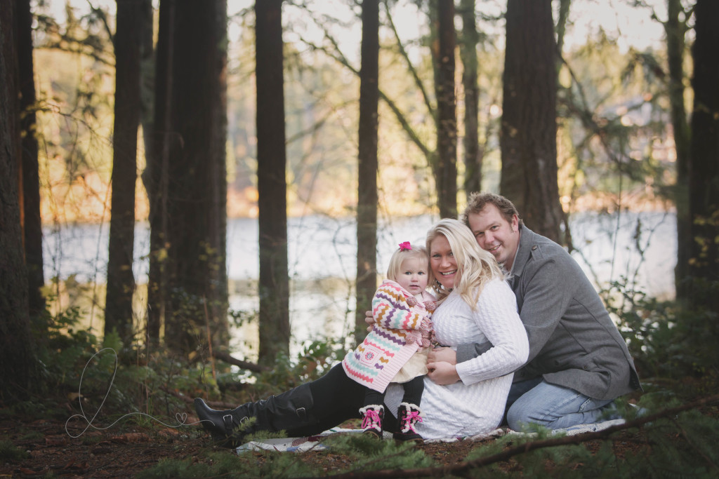 outdoor maternity session | family of 3 | Issaquah baby photographer