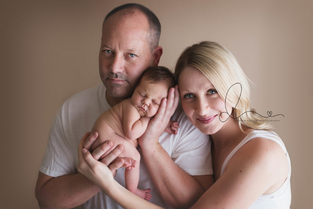 3 week old newborn session | issaquah baby photographer | baby with mom and dad