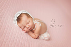 3 week old newborn session | issaquah baby photographer | taco pose