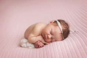 3 week old newborn session | issaquah baby photographer | womb pose