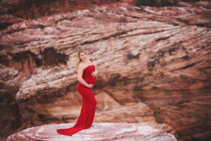 las vegas red rock canyon maternity session | traveling newborn photographer