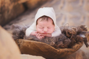 Las Vegas outdoor newborn session | traveling newborn photographer