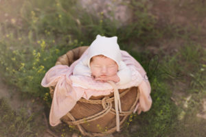 Las Vegas outdoor newborn session | traveling newborn photographer