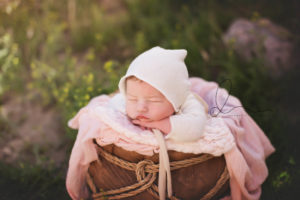 Las Vegas outdoor newborn session | traveling newborn photographer
